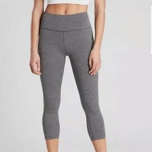 Athleta Ultimate Stash Pocket Capri Leggings in SuperSonic Grey Heather Small